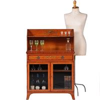 Beschilderd satijnhouten drankenkastje met verstelbare plank en opzetstuk (No.330320)