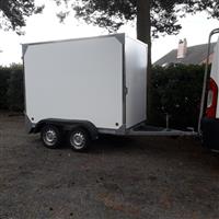 gesloten aanhangwagen