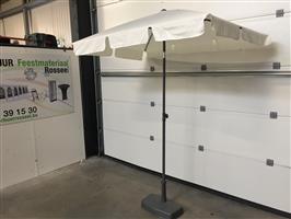 (147) Kantelbare parasol met parasolvoet