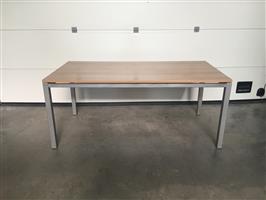 (64) Prachtige eettafel als nieuw aluminium frame