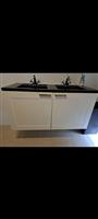 Lavabo plus spiegel en kranen 