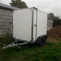 gesloten aanhangwagen met zijdeur 