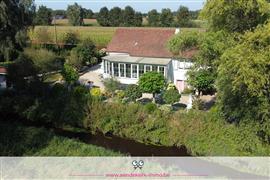 Vrijstaande woning met uitzicht op het water 