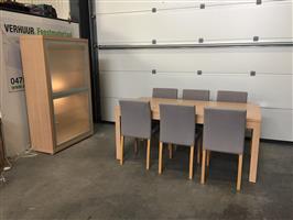 (112) Uitschuifbare eetttafel en  toebehoren