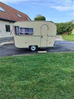 Mooie kleine caravan 750kg