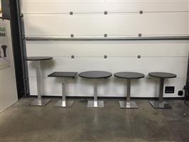 (47) Lot van 16 verschillende horeca tafels