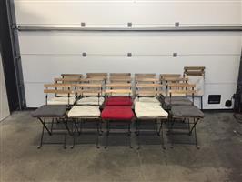 (44) Groot lot van16 plooibare stoelen