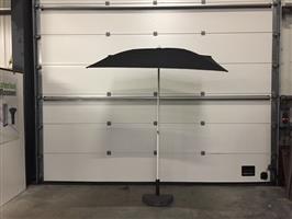 (55) Parasol half rond met parasolvoet