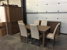 (61) Moderne complete eetplaats houtkleur