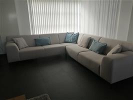 Hoeksalon in beige stof