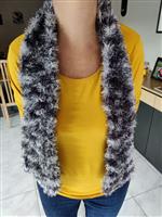 Grijze fluffy sjaal in nieuwstaat.