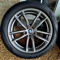 18 BMW M Velgen + Zomerbanden Pirelli