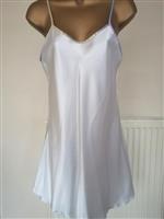 Mooi Zilvergrijs Satijnen Nachtkleedje - Small