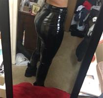 Ik bied leren, latex, lak kleding aan