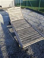 Verstelbare ligzetel in teak met ligkussen