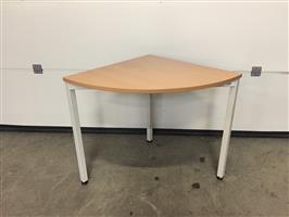 (111) Moderne hoektafel zeer praktisch