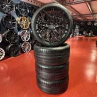 BMW M5 G90 21; om 22; AX Forged Velgen + Michelin
