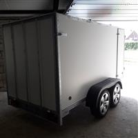 gesloten aanhangwagen met valdeur en alu velg