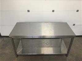 (9) Inox zware werktafel van 160 cm breed.