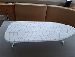 Tafel strijkplank op pootjes