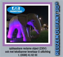 safari props verhuur reuze olifant neushoorn etc.