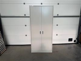 (31) Grijze metalen 2 deuren kasten met legplanken