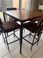 Keukentafel plus 4 stoelen 