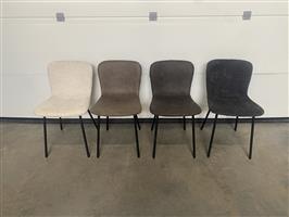 (22) nieuwe set van 4 stoelen uit toonzaal winkel