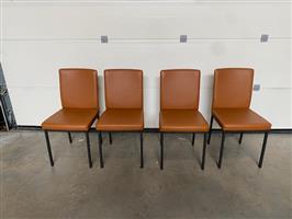 (15) set van 4 lederen stoelen cognac kleur.
