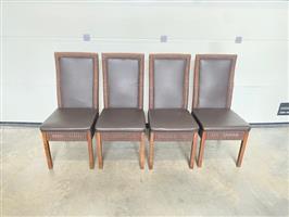 (3) set van 4 stoelen.