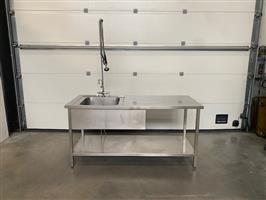(87) Inox afwastafel met grote kraan.