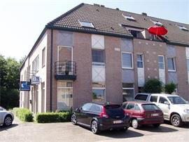 Handelspand met 5 privé parkeerplaatsen!
