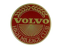 Sticker Volvo high mileage club goudkleur op rood Volvo onde