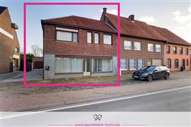 Te renoveren woning met kantoorruimte in Ophoven