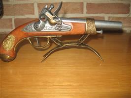    Decoratie replica antiek pistool met staander 