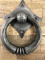 Pull-ring - deurklopper smeedijzer voor op de rustieke houten deur, kloosterdeur, landhuisdeur.