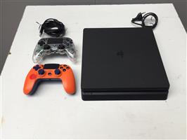 (99) Playstation 4 met 2 bedieningen