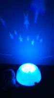 Baby night light projector met muziek