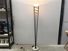 (87) Mooie staande lamp zwarte 183 cm hoog