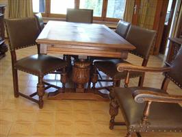 Mooi eiken tafel en 6 stoelen (Tudor)