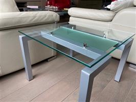 2 glazen salontafels 