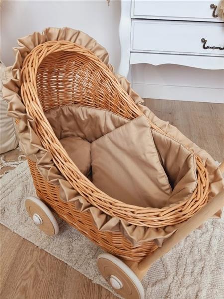 Grote foto poppenwagen met beige dekens en ruches ecru beige ruche en dekens kinderen en baby poppen