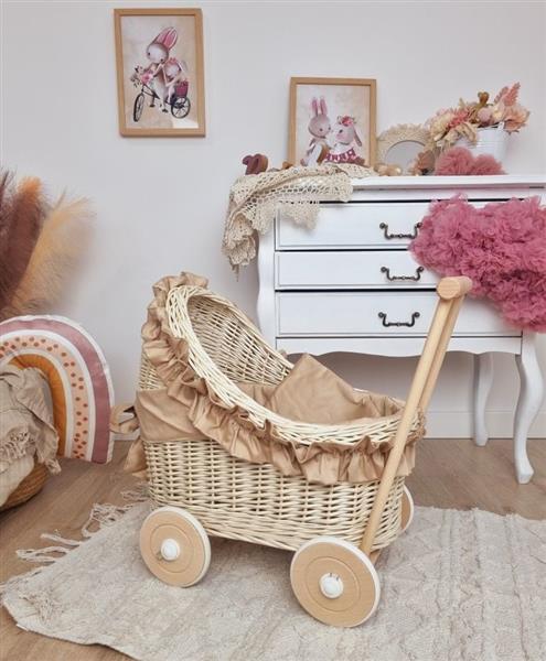 Grote foto poppenwagen met beige dekens en ruches ecru beige ruche en dekens kinderen en baby poppen