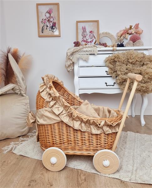 Grote foto poppenwagen met beige dekens en ruches ecru beige ruche en dekens kinderen en baby poppen