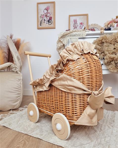 Grote foto poppenwagen met beige dekens en ruches ecru beige ruche en dekens kinderen en baby poppen