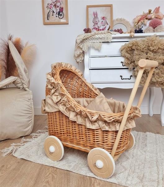 Grote foto poppenwagen met beige dekens en ruches ecru beige ruche en dekens kinderen en baby poppen