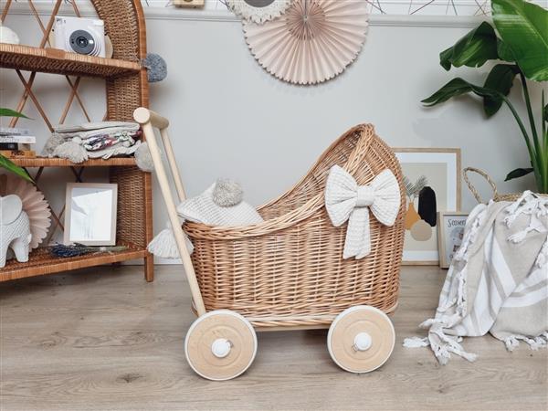 Grote foto poppenwagen naturel met dekentje naturel deken wafel kinderen en baby poppen