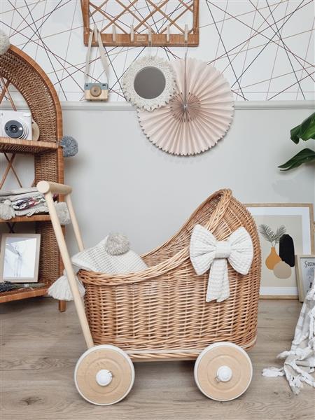 Grote foto poppenwagen naturel met dekentje naturel deken wafel kinderen en baby poppen