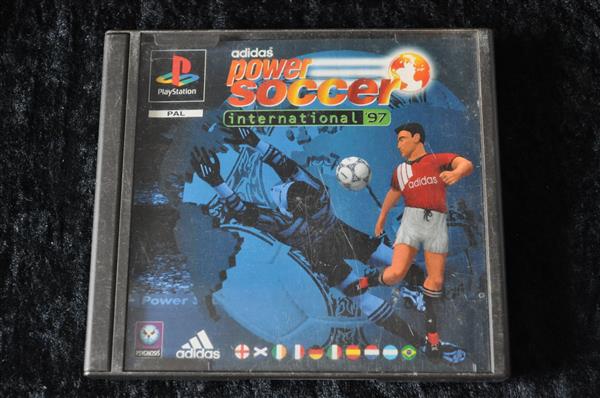 Grote foto adidas power soccer international 97 playstation 1 ps1 spelcomputers games overige playstation games