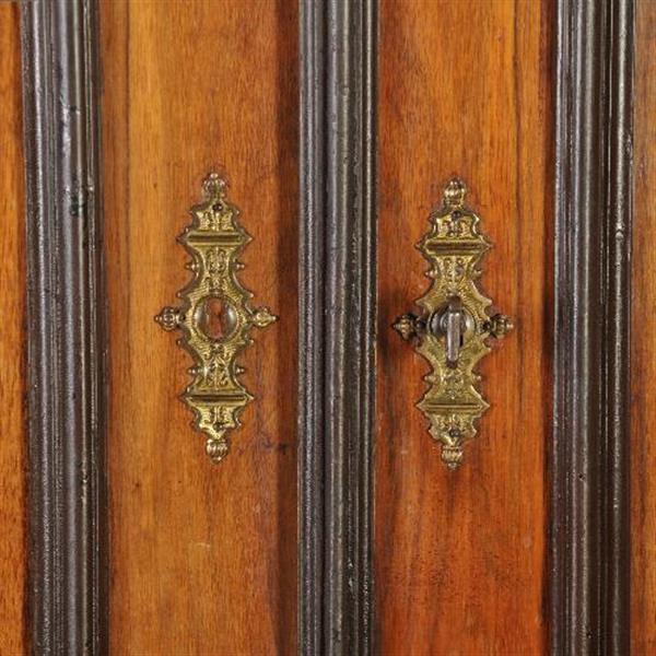 Grote foto antieke kast hollandse notenhouten 2 deurskast ca. 1875 met zwart lijstwerk no.311631 antiek en kunst stoelen en banken